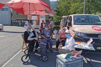 Der SRK Infobus besucht alle Schwyzer Gemeinden einmal im Jahr und informiert die Bevölkerung